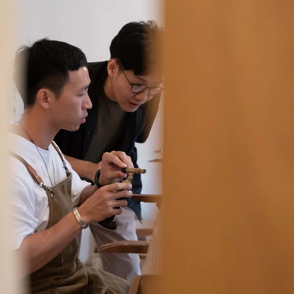 One-on-one professional guidance during a jewellery workshop