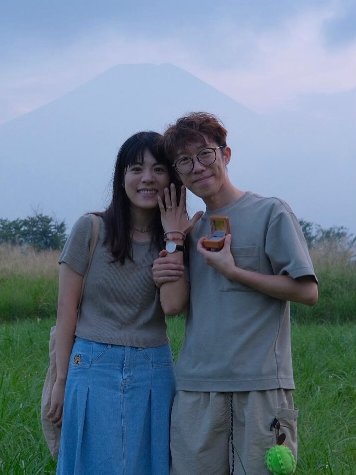 Proposal story set against Mount Fuji at sunset